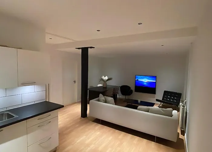Maison Nord, 6 Min From Airport & Sleep 6